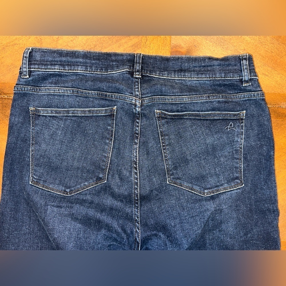 UEC DL1961 Mara Straight Mid Rise Instasculpt Ankle Jeans India Ink wash Size 32 - Picture 6 of 13